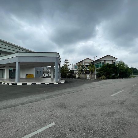 No 61 Nazirin Homestay Tmn Indah Raya 2 Manjung 루무트 외부 사진