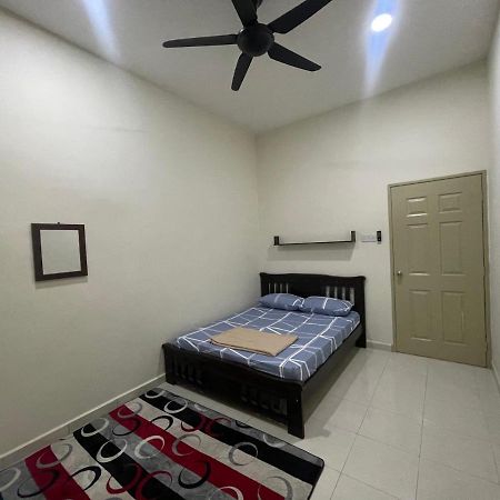 No 61 Nazirin Homestay Tmn Indah Raya 2 Manjung 루무트 외부 사진