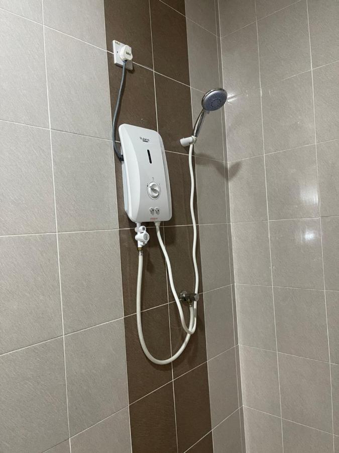 No 61 Nazirin Homestay Tmn Indah Raya 2 Manjung 루무트 외부 사진